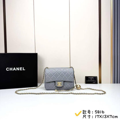 Chanel
Master
240 dhs🌺

#17cm
#with box💕❤️🙋‍♂️

Zain228
♥️♥️♥️
