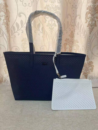 🌟 LACOSTE 🐊 New 2 in 1
Double-sided usable bag
Size: 47 * 29 cm
95 dhs🪙🖤

Zain115
♥️♥️♥️