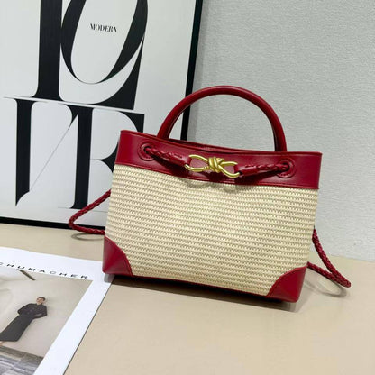 BOTTEGA VENETA 
NEW CAME GOOD QUALITY 

WITH BOX  
🎁🎁🎁

115 dhs🪙🖤
SIZE: 25cm

Zain39
♥️♥️♥️
