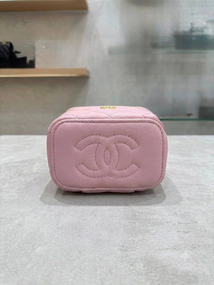 Chanel
Caviar  sᴍᴀʟʟ ᴠᴀɴɪᴛʏ
ᴛᴏᴘ ʜᴀɴᴅᴅʟᴇ/ʟᴏɴɢ ᴄʜᴀɪɴ
ɢᴏʟᴅʜᴀʀᴅᴡᴀʀᴇ
ᴡɪᴛʜʙᴏx🎁🎁🎁
ᴄᴀᴠɪᴀʀ ᴍᴀᴛᴇʀɪᴀʟ
sɪᴢᴇ:𝟏𝟐ᴄᴍ
100 dhs✅

Zain56
♥️♥️♥️