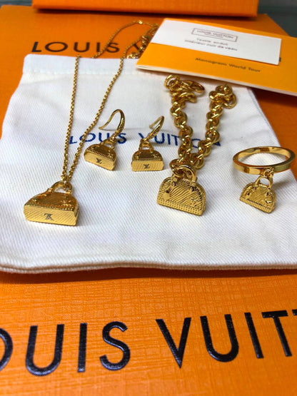 Lv set

195 dhs

Zain122
♥️♥️♥️