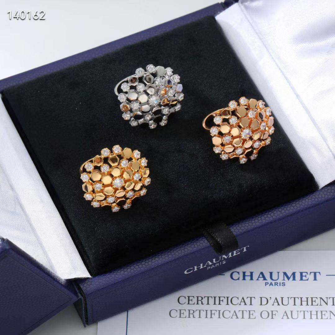 CHAUMET SET 🔥*
Necklace ❤️‍🔥
Earring 🍁
Bangle 🦋
With black boxes 🗃️ 
200 dhs🪙🌨️
With master box 📦 
270 dhs🪙🌨️

Zain216
♥️♥️♥️