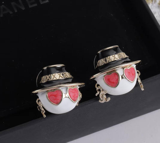 CHANEL🦋*
Necklace ❤️‍🔥
Earring❣️
Master quality 💯
With normal boxes 📦 
170 dhs🪙💕
With master box 🗃️ 
180 dhs🪙💕

Zain216
♥️♥️♥️