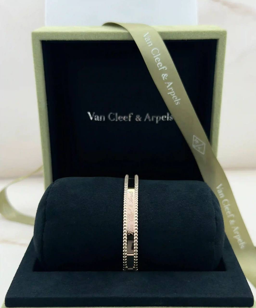 *Van Cleef & Arpels signature❤️‍🔥*
VCA
Bangle 🦋
Master quality 🍁
With normal boxes 🗃️ 
65 dhs✅
With master box 📦 
100 dhs✅

Zain216
♥️♥️♥️