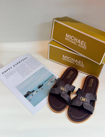 MK
Size 36to41
70 dhs❣️

Zain236
♥️♥️♥️