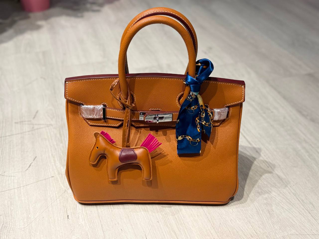 HEMERS BK
30cm
With  scarf & horse doll
120 dhs💓

Zain44
♥️♥️♥️