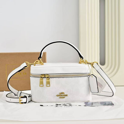 Coach
Coach
95 dhs🇦🇪🇦🇪
with box
size 19×6×11cm

Zain42
♥️♥️♥️