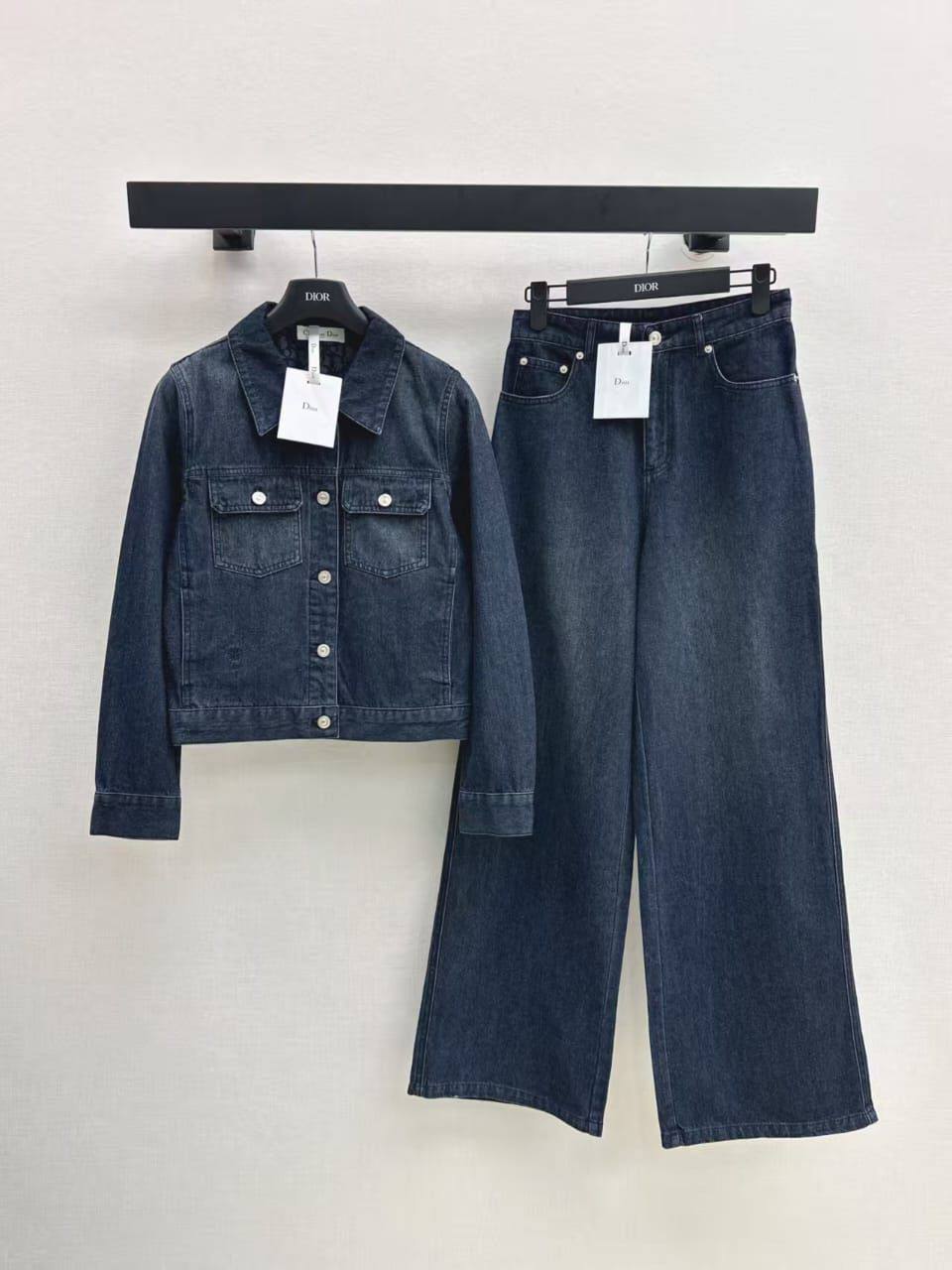 *New collections*                                                
DIOR
*Super Master quality*
*Sizes: S M L* 
570 dhs💓

Zain308
♥️♥️♥️