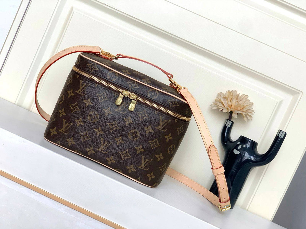 LOUIS VUITTON

 NEW CAME

 GOOD QUALITY 
WITH BOX 

BIG SIZE         105 dhs
MEDUIM SIZE 100 dhs
SMALL SIZE  95 dhs 


Zain39
Zain295
♥️♥️♥️