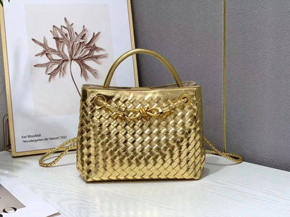 Bottega veneta  

with box 
🎁🎁🎁

100 dhs❤️

Zain177
♥️♥️♥️