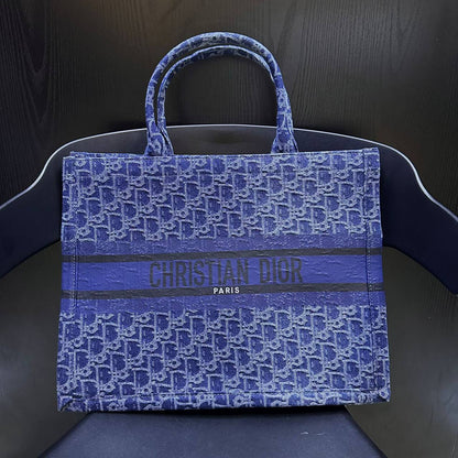 DIOR TOTE BAG 
 HIGH QUALITY ,
SMALL SIZE 105 DHS🇦🇪🇦🇪
BIG SIZE 120 DHS🇦🇪🇦🇪

Zain295
♥️♥️♥️