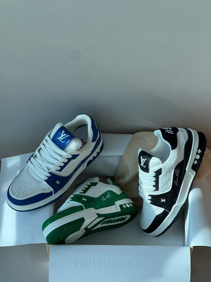 LOUIS VUITTON 
SUPER MASTER 
40-46
600 dhs🪙🖤

Zain43
♥️♥️♥️