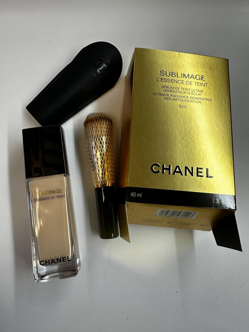 Chanel sublimage 
foundation with brush
50 dhs💓

Zain01
♥️♥️♥️