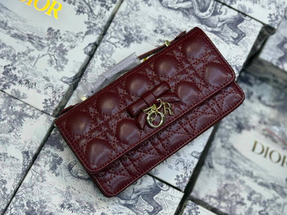 Dior
120 dhs💓
with box

Zain175
♥️♥️♥️