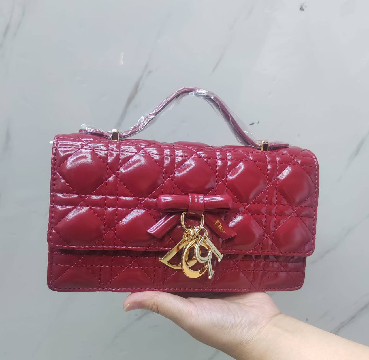 Dior

with box
🎁🎁🎁

120 dhs✅

Zain143
♥️♥️♥️