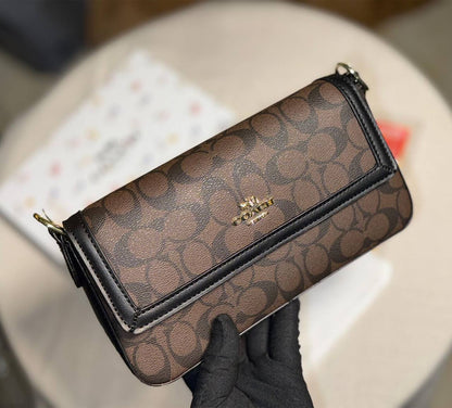 COACH

90 dhs💓

with box
🎁🎁🎁

Zain175