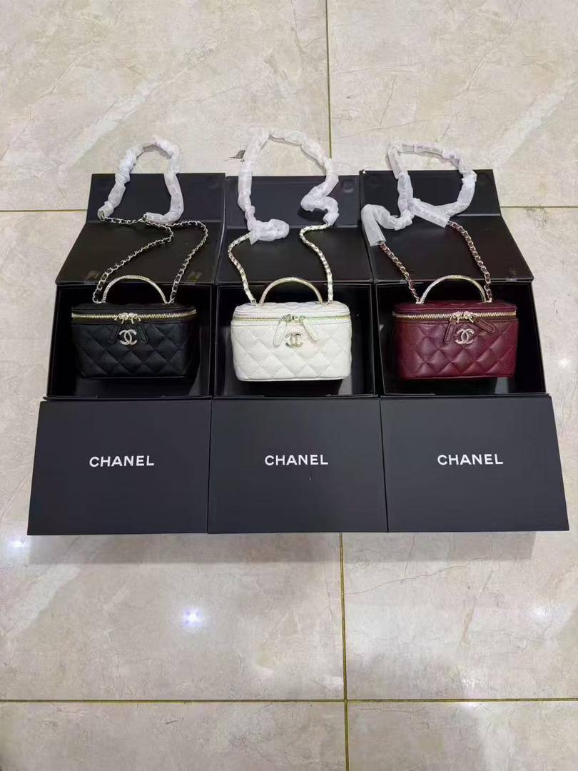 Chanel

110 dhs❣️

High-quality product 
with box
🎁🎁🎁

Zain35
♥️♥️♥️