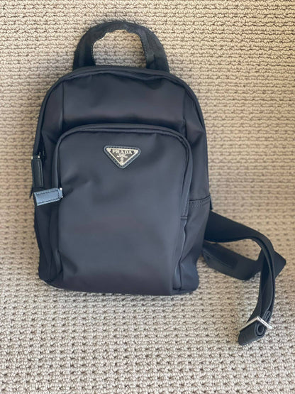 PRADA

Unisex Cross Bag

Master Quality

470 dhs🇦🇪

Zain179
♥️♥️♥️
