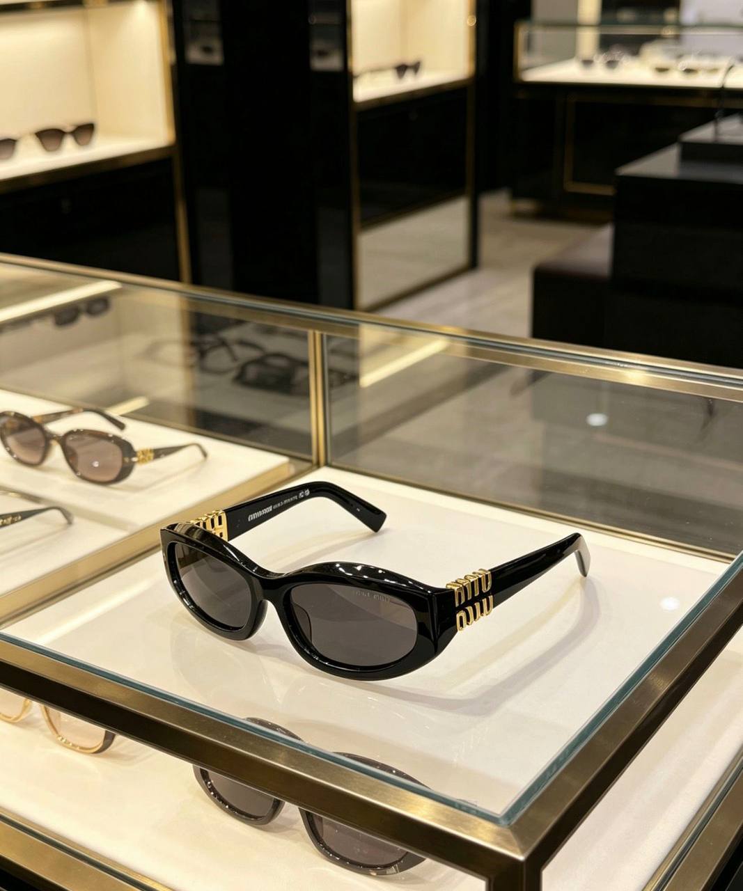 *Sunglasses 🕶️ ❤️‍🔥*
Super master quality 💯
With master box 🗃️ 
And paper bag 🛍️
170 dhs✅

Zain216
♥️♥️♥️