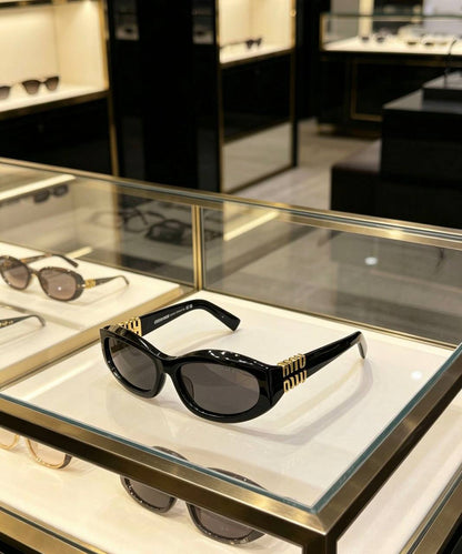 *Sunglasses 🕶️ ❤️‍🔥*
Super master quality 💯
With master box 🗃️ 
And paper bag 🛍️
170 dhs✅

Zain216
♥️♥️♥️