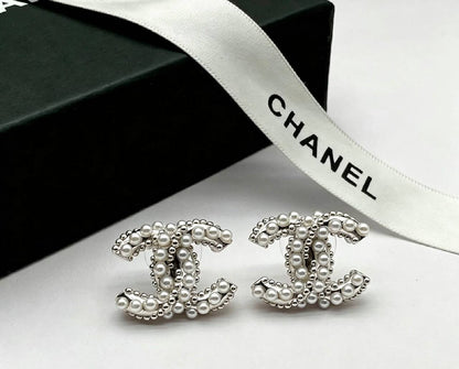 CHANEL❤️‍🔥*
Earring 🦋
Master quality 💯
With normal boxes 📦 
45 dhs✅
With master box 🗃️ 
60 dhs✅

Zain216
♥️♥️♥️