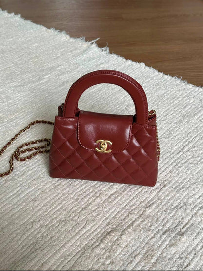 Chanel
100 dhs✅
Size：19cm
good quality with box

Zain35
♥️♥️♥️