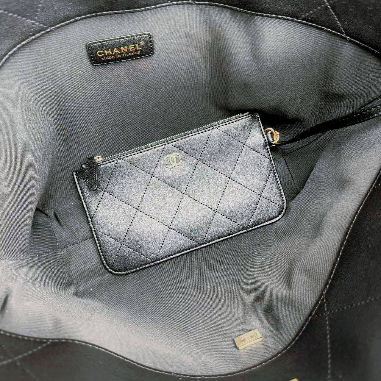 CHANEL 

COPY ONE 

NEW CAME 

170 dhs🇦🇪🇦🇪

Zain39
♥️♥️♥️