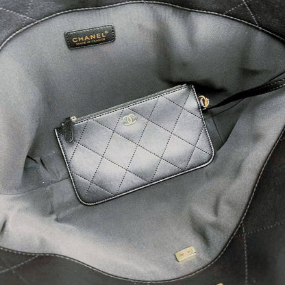 CHANEL 

COPY ONE 

NEW CAME 

170 dhs🇦🇪🇦🇪

Zain39
♥️♥️♥️