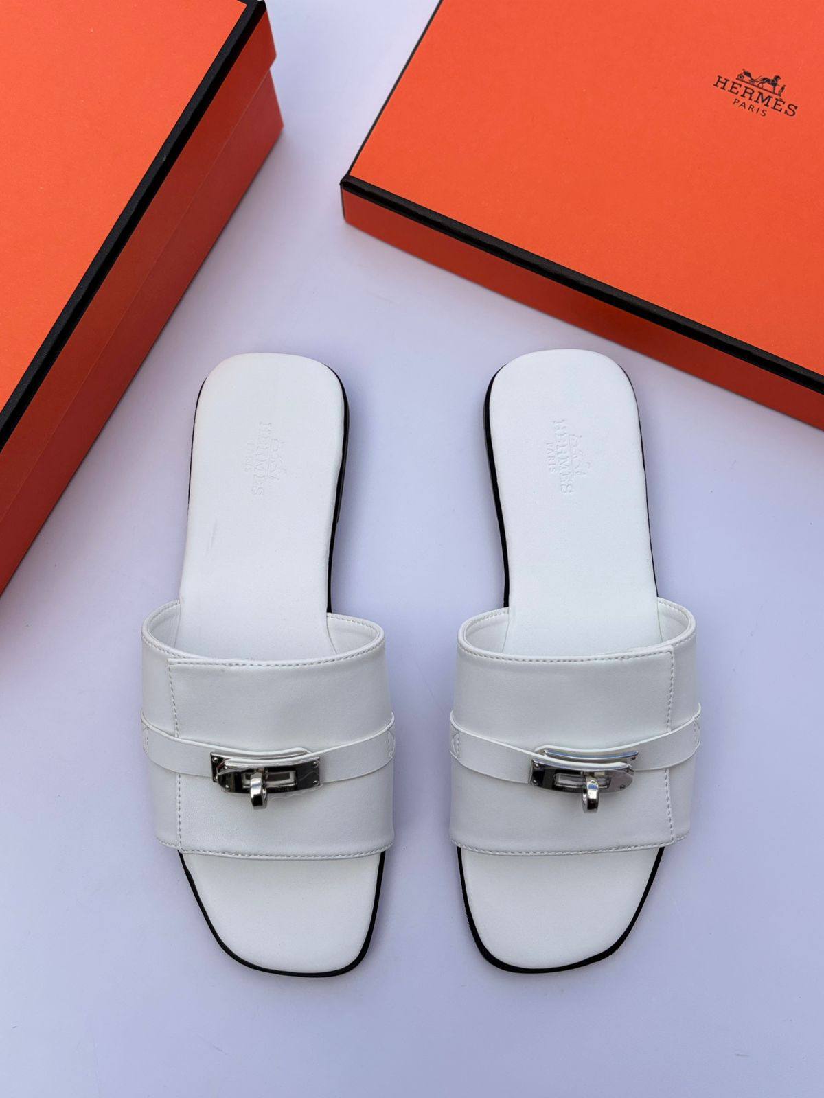 Hermes 
100 dhs❣️
Size 36-42

Zain55
♥️♥️♥️