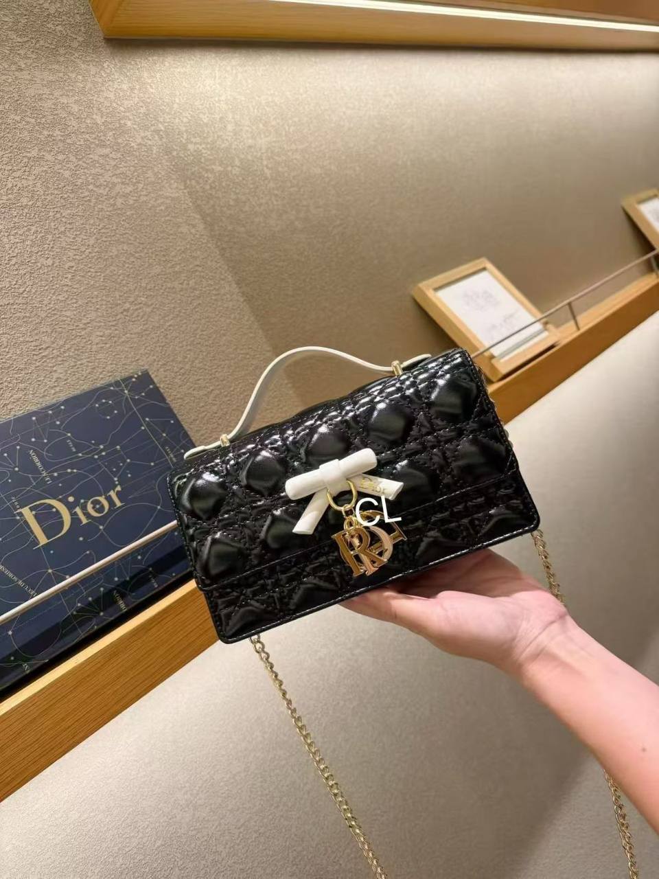 Dior
125 dhs✅

with box
🎁🎁🎁

Zain143
♥️♥️♥️