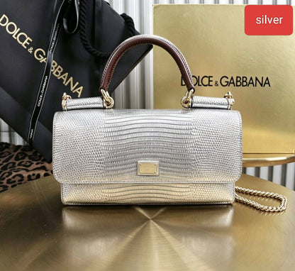 D&G
100 dhs💓
With box
🎁🎁🎁

Size 20cm

Zain26
♥️♥️♥️
