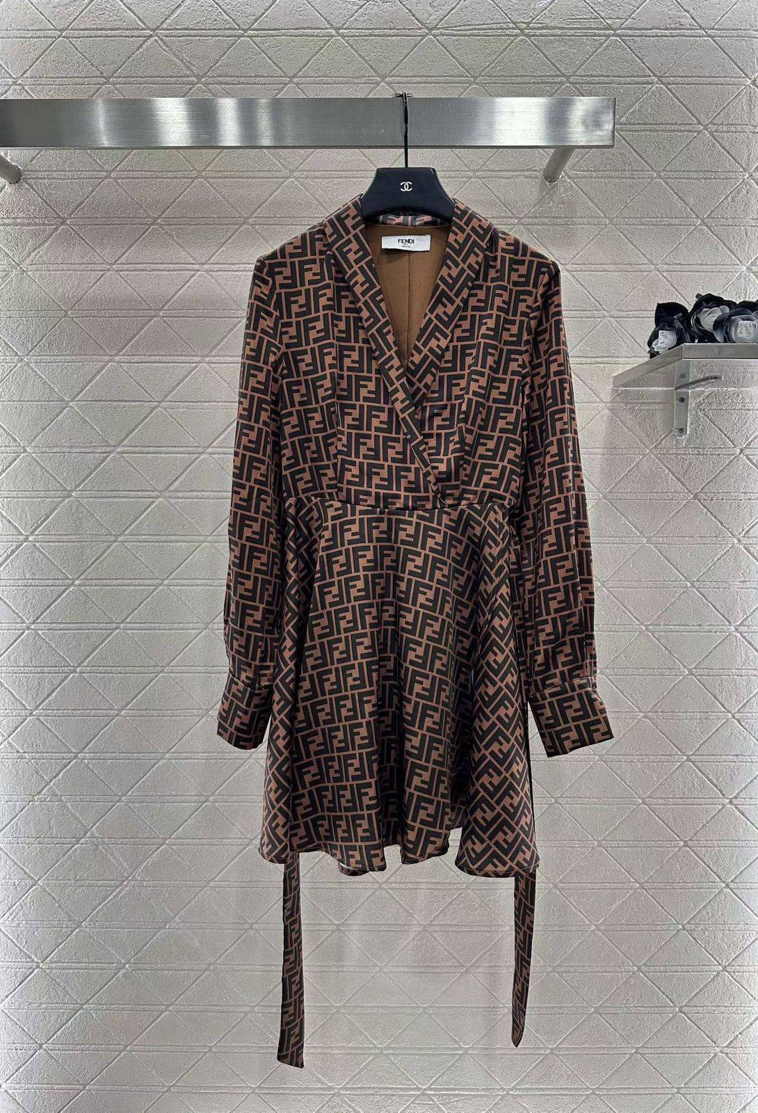 *New collections 💕💕    
180 dhs❣️
*good  quality  
*Sizes:S M L 
*AVAILABL

Zain231
♥️♥️♥️