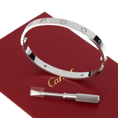 Cartier ❤️‍🔥*
Bangle 💥
Master quality 💯
With normal boxes 📦 
45 dhs🪙🖤
With master box 🗃️ 
80 dhs🪙🖤
Size available 16,17,18,19,20

Zain216
♥️♥️♥️