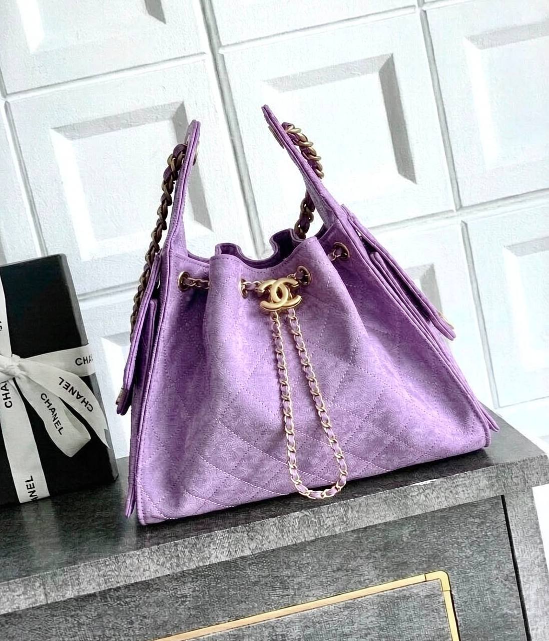 CHANEL 
HIGH QUALITY 
130 dhs🇦🇪🇦🇪
SIZE : 28cm

Zain295
♥️♥️♥️