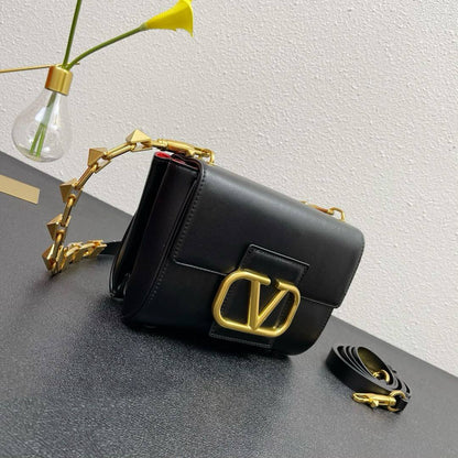 VALENTINO 
COPY ONE
200 dhs✅

Zain295
♥️♥️♥️