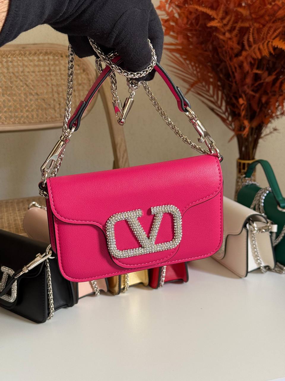 New Collection✨✨✨
VALENTINO
20cm
350 dhs🪙💚
Top quality 
With box🎁

Zain167
💚💚💚