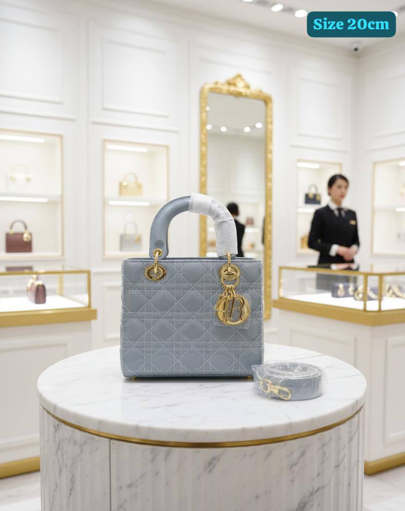 Dior

Best quality

With box’s
🎁🎁🎁

115 dhs💓

size 20cm

Zain158
♥️♥️♥️