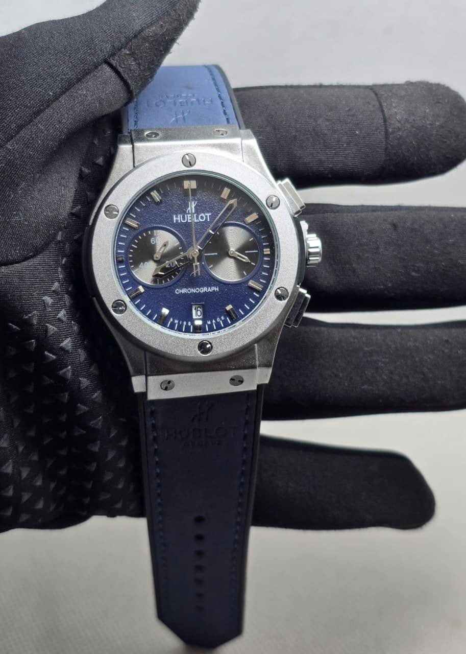 Hublot Men
*Chronograph working*
90 dhs🪙💕

Zain29
♥️♥️♥️