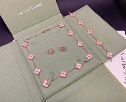 VCA SET
STONES
MASTER✨💫
10 FLOWER NECKLACE
5 FLOWER BRACELET
1 FLOWER EARRINGS
WITH NORMAL BIG BOX AND PAPER BAG🛍️🎁
 230 DHS🇦🇪🇦🇪✨💫
ALL COLORS AVAILABLE

Zain89
♥️♥️♥️