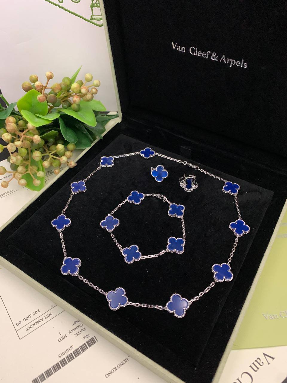 VCA SET
MASTER✨💫
10 FLOWER NECKLACE
5 FLOWER BRACELET
1 FLOWER EARRINGS
WITH BOX AND PAPER BAG🛍️🎁
 230 DHS🇦🇪🇦🇪✨💫
ALL COLORS AVAILABLE

Zain89
♥️♥️♥️
