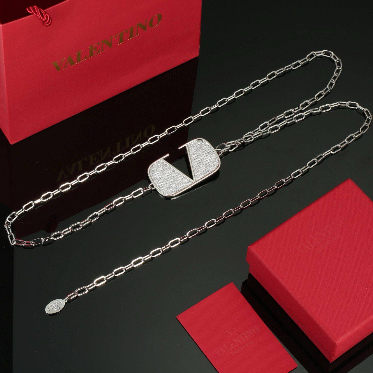 65 DHS✅
MASTER QUALITY 💫✨
WITH BOX AND PAPER BAG🎁🛍️

Zain89
♥️♥️♥️