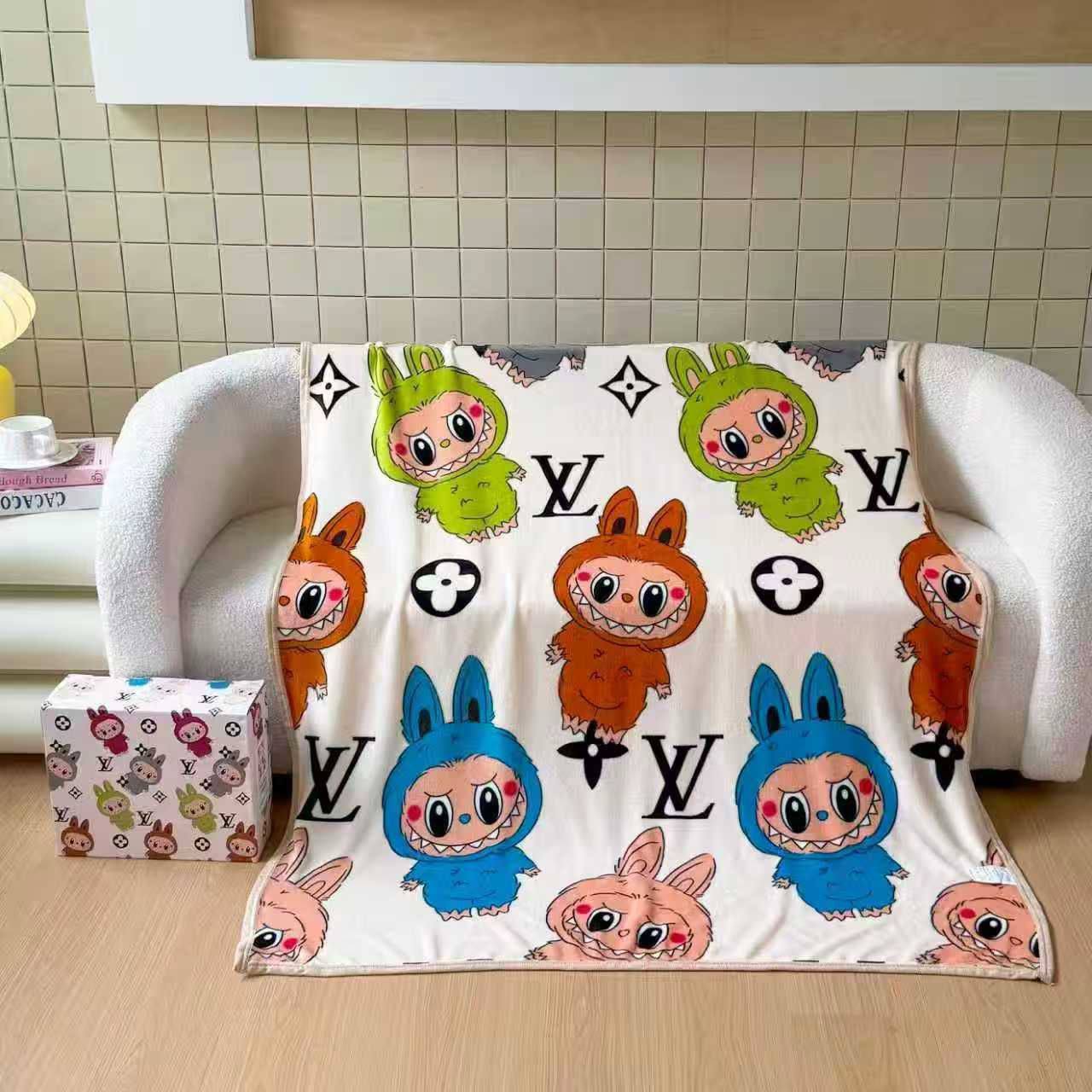 Blanket 

200*230 cm
Double size 

55 dhs💓

with box
🎁🎁🎁

Zain17
♥️♥️♥️