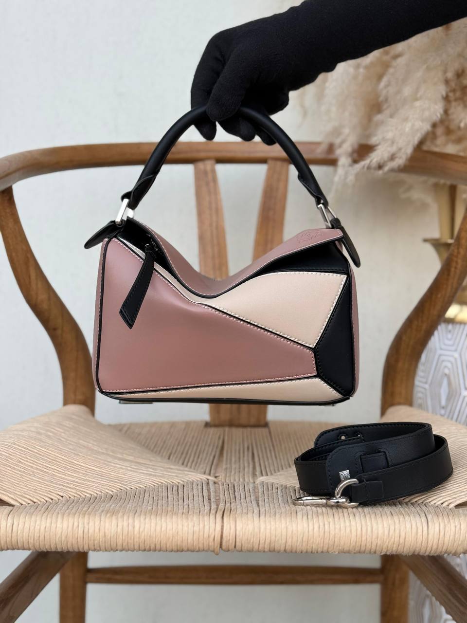 LOEWE
24cm
370 dhs🪙🌨️
Top quality 

With box🎁

Zain167
♥️♥️♥️