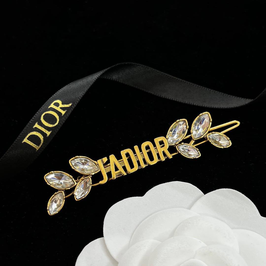 HAIR CLIP
MASTER✨
60 DHS🇦🇪🇦🇪
LIMITED PIECES
WITH BOX AND PAPER BAG🎁🛍️

Zain89
♥️♥️♥️