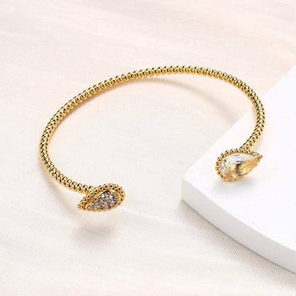 BOUCHERON ❤️‍🔥*
Bangle 🐦‍🔥
Master quality 💯
With normal boxes 🗃️ 
45 dhs🪙🌨️
With master box 📦 
130 dhs🪙🌨️

Zain216
♥️♥️♥️