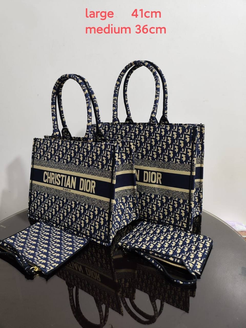 Dior

100 dhs✅    36cm
110 dhs✅   41cm

Zain26
♥️♥️♥️