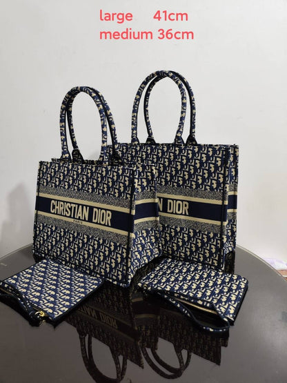 Dior

100 dhs✅    36cm
110 dhs✅   41cm

Zain26
♥️♥️♥️