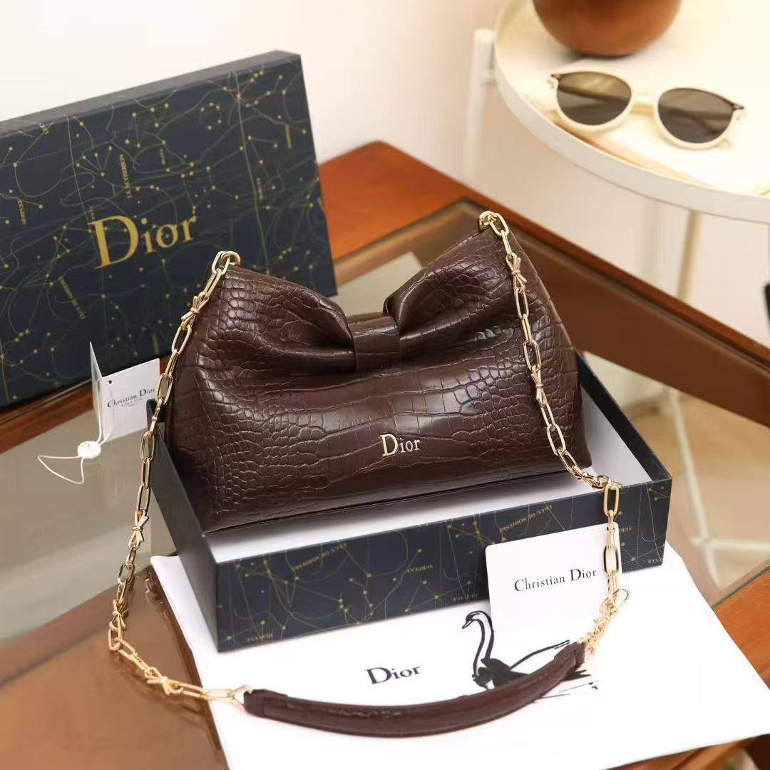DIOR 
110 dhs✅

Zain44
♥️♥️♥️