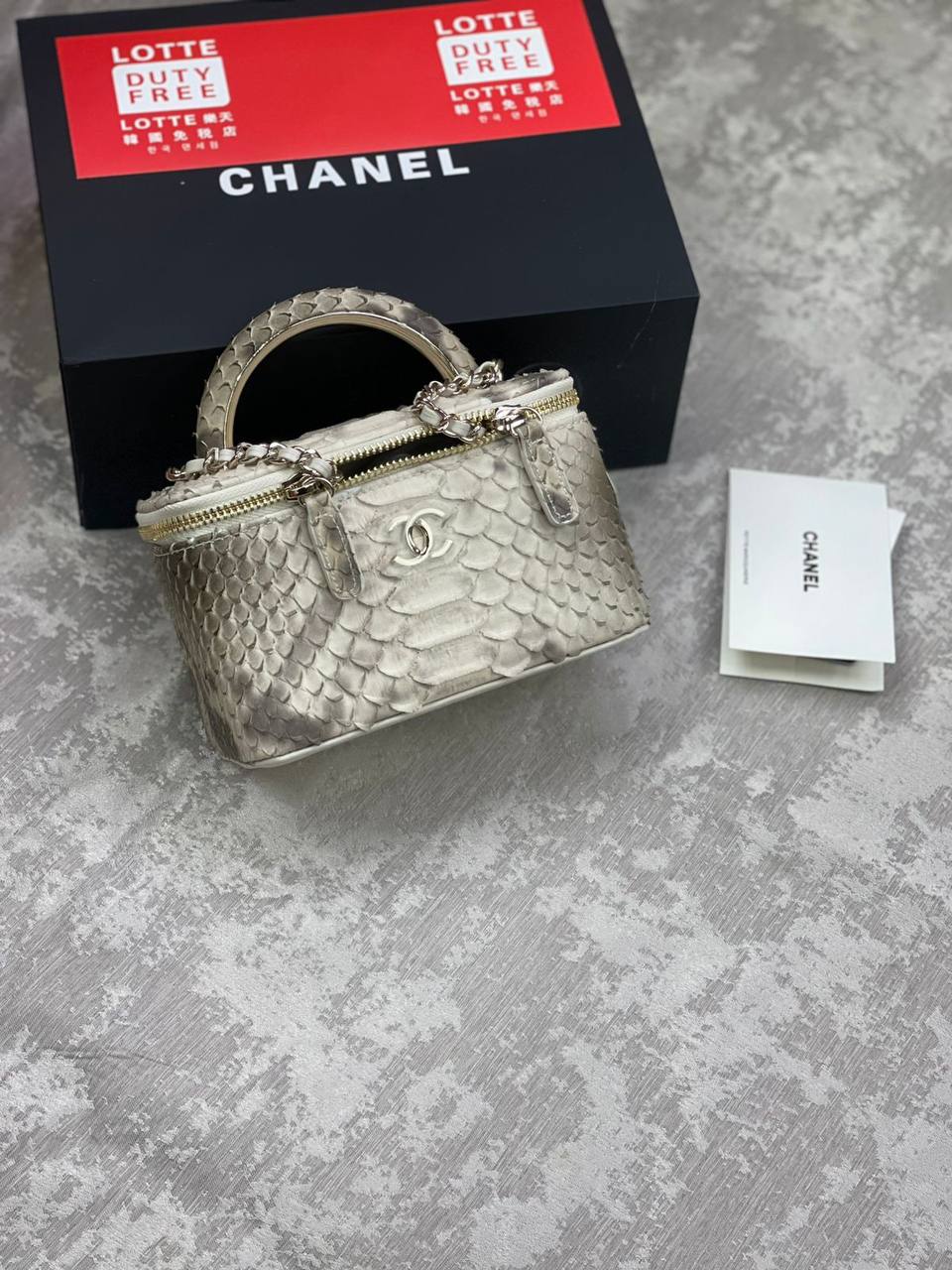 Chanel
High Quality
350 dhs✅

Zain175
♥️♥️♥️