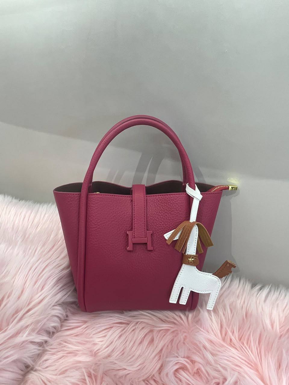 New arrived 

Hermes
Size 24 Cm
115 dhs🇦🇪🇦🇪

Zain161
♥️♥️♥️